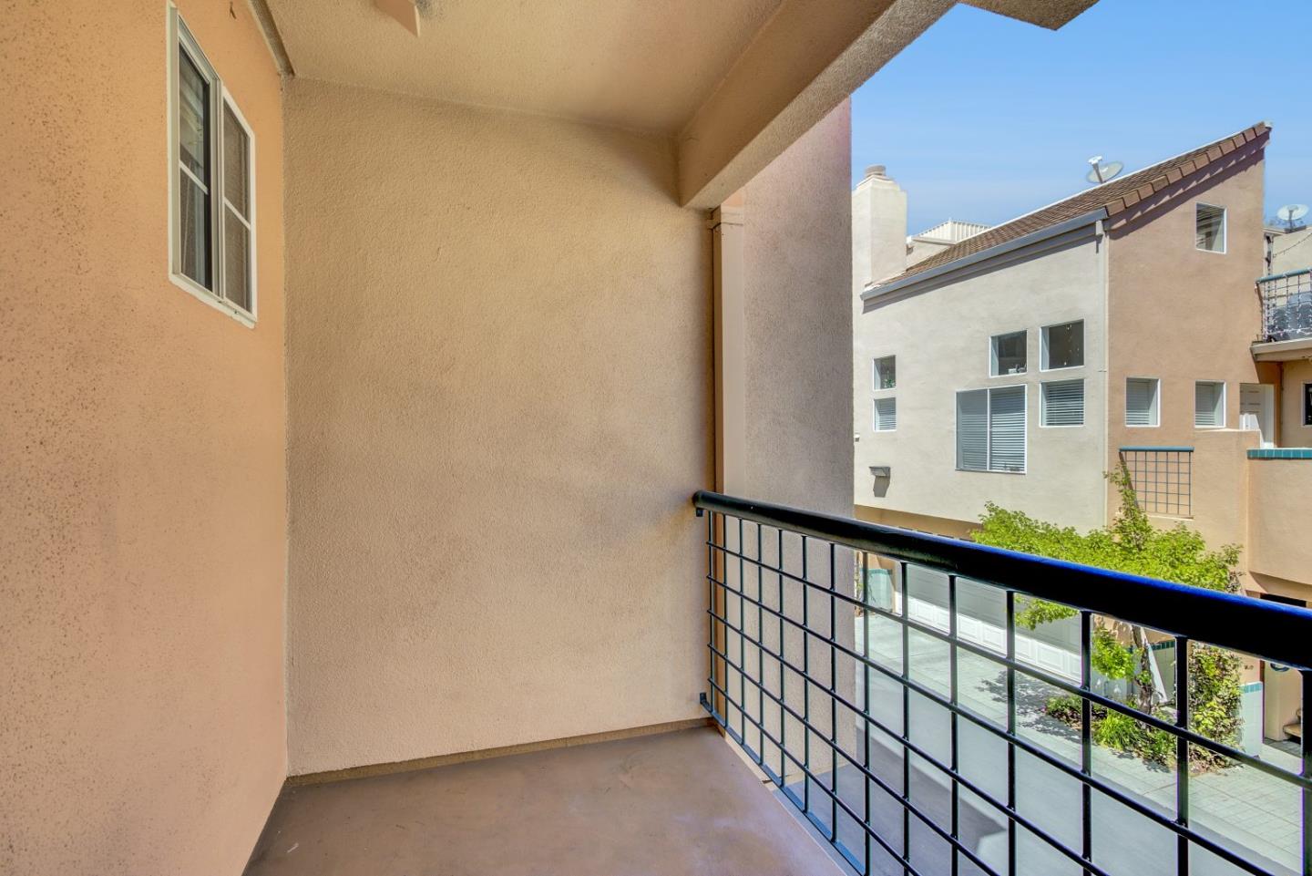 Detail Gallery Image 19 of 55 For 984 Alpine Ter #4,  Sunnyvale,  CA 94086 - 2 Beds | 2/1 Baths