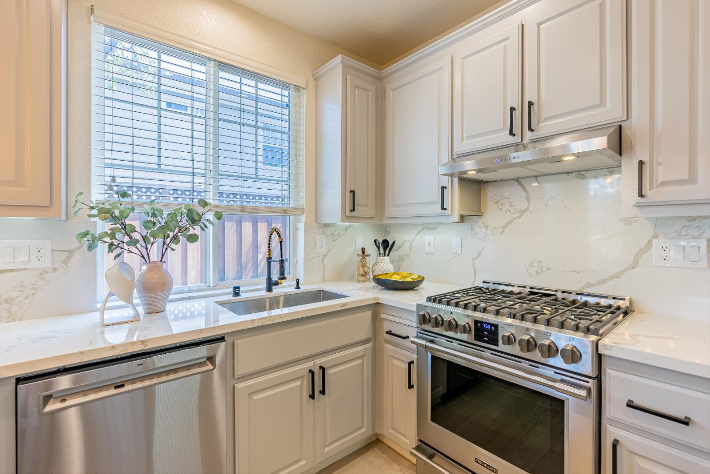 Detail Gallery Image 17 of 41 For 173 W Ferndale Ave, Sunnyvale,  CA 94085 - 3 Beds | 2/1 Baths