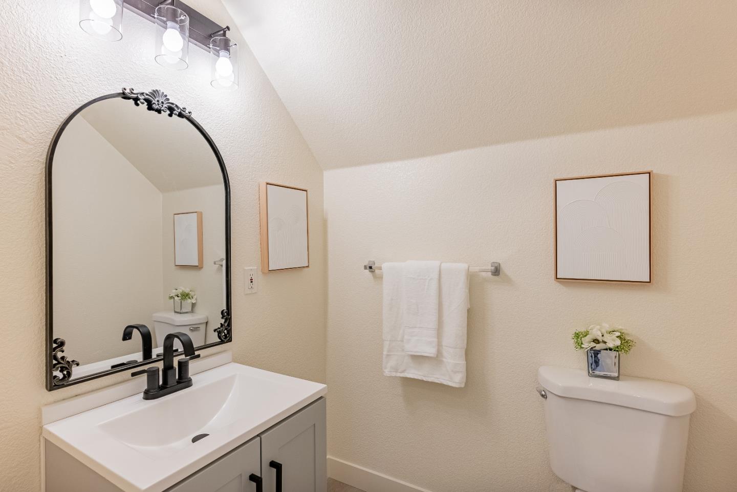 Detail Gallery Image 8 of 41 For 173 W Ferndale Ave, Sunnyvale,  CA 94085 - 3 Beds | 2/1 Baths