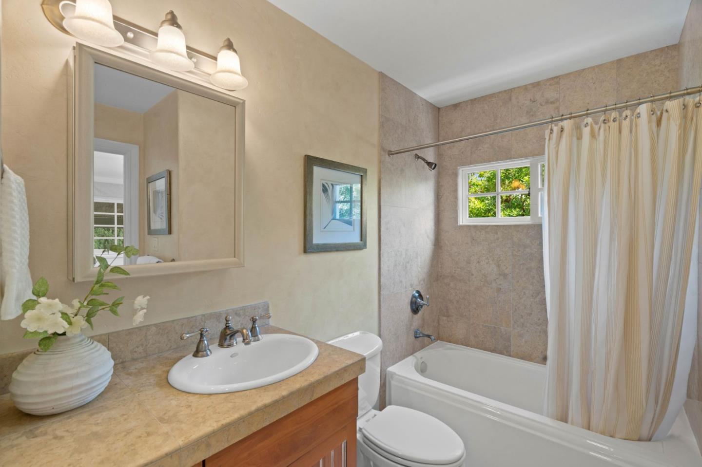 Detail Gallery Image 28 of 44 For 260 Miramonte Ave, Palo Alto,  CA 94306 - 4 Beds | 3/2 Baths