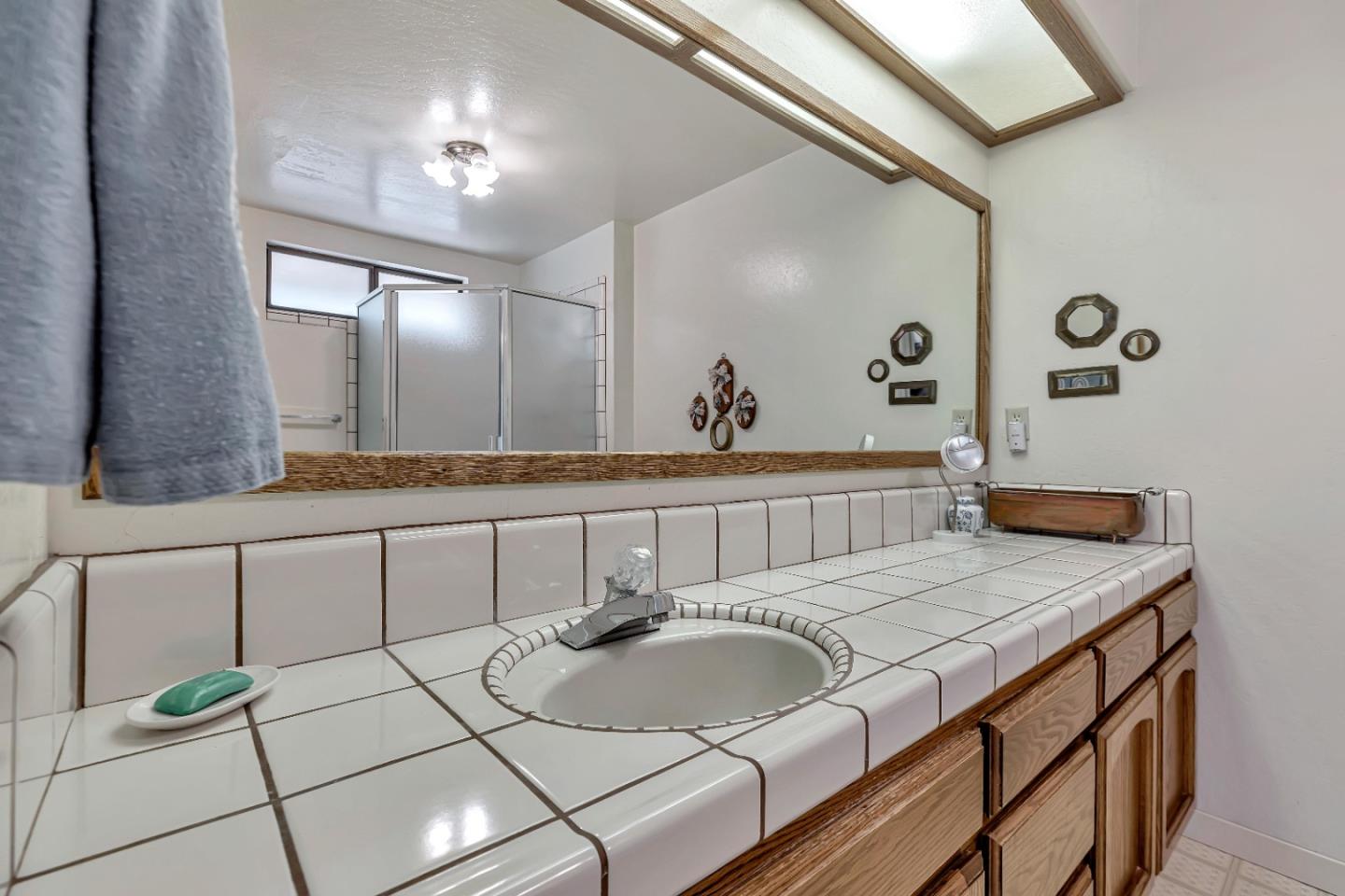 Detail Gallery Image 36 of 46 For 680 Ridgemark Dr, Hollister,  CA 95023 - 3 Beds | 2/1 Baths