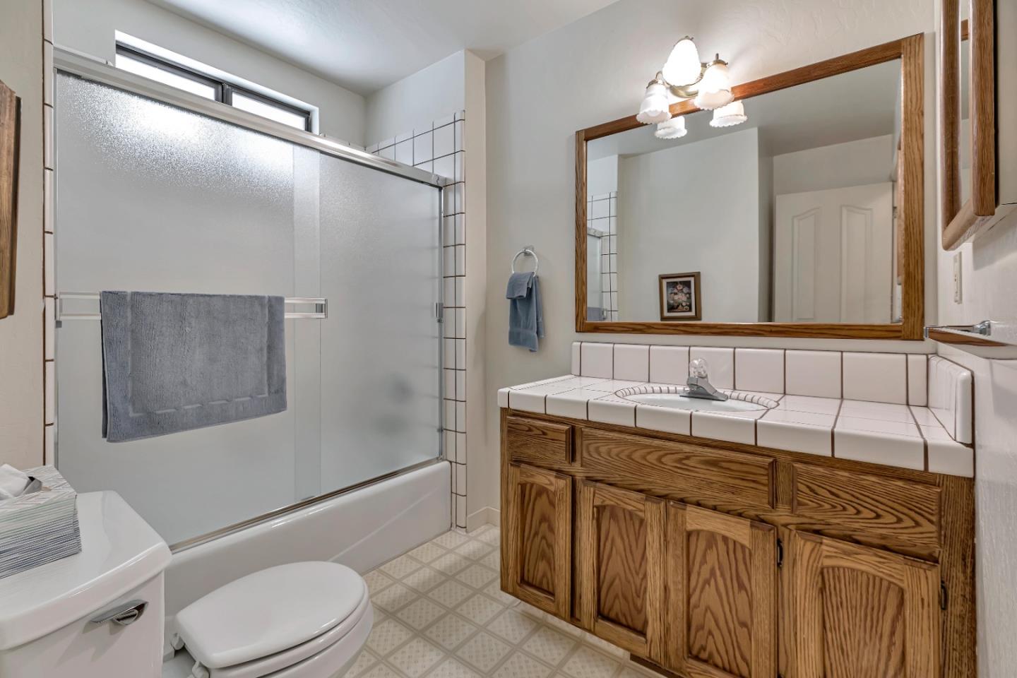 Detail Gallery Image 37 of 46 For 680 Ridgemark Dr, Hollister,  CA 95023 - 3 Beds | 2/1 Baths