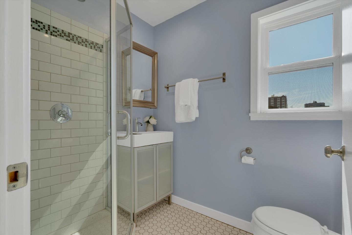 Detail Gallery Image 11 of 21 For 472 Valle Vista Ave, Oakland,  CA 94610 - 2 Beds | 2 Baths