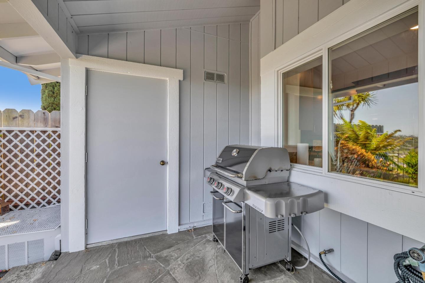 Detail Gallery Image 25 of 61 For 2333 Hastings Dr, Belmont,  CA 94002 - 3 Beds | 2/1 Baths