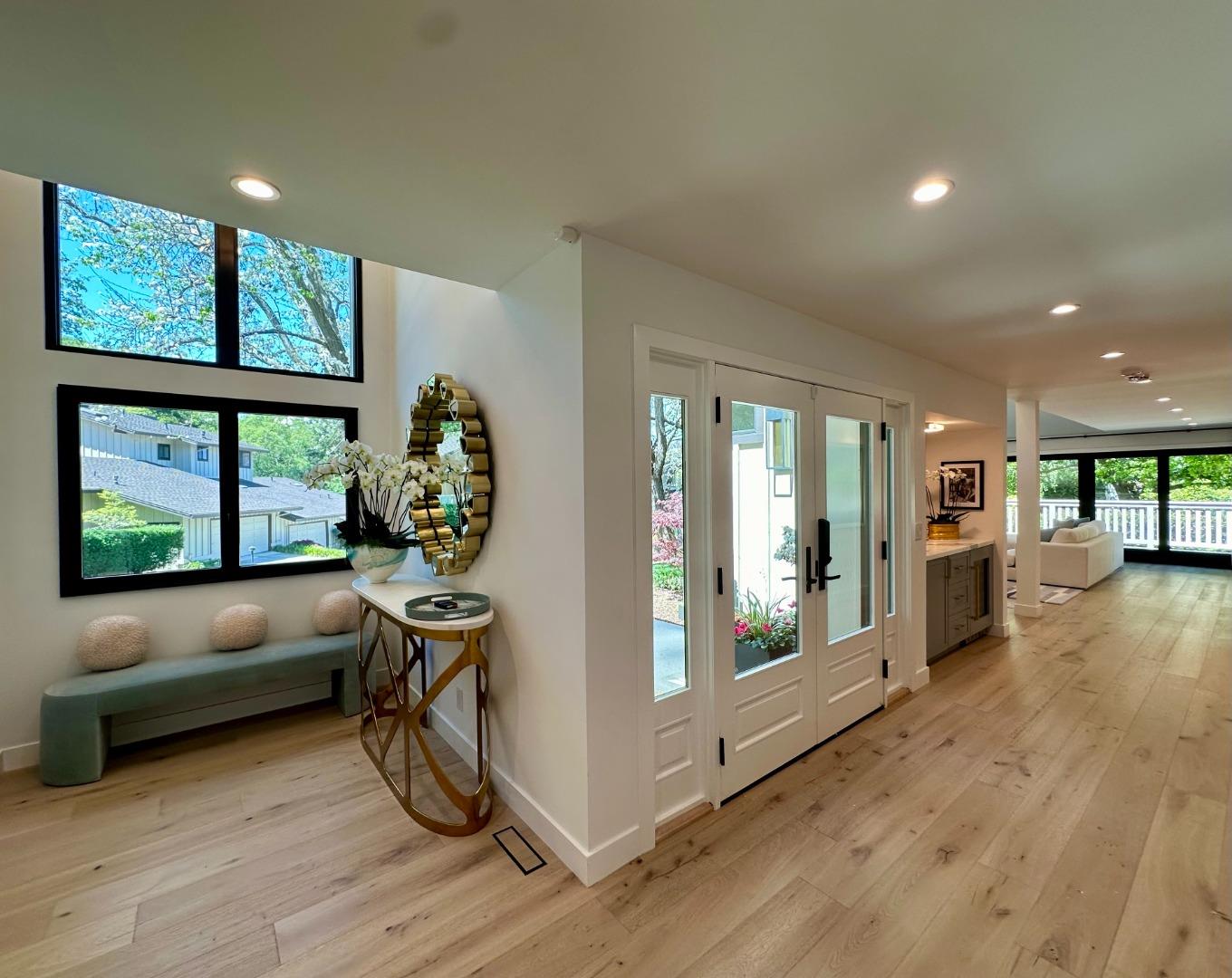 Detail Gallery Image 3 of 22 For 1255 Trinity Dr, Menlo Park,  CA 94025 - 3 Beds | 2/1 Baths