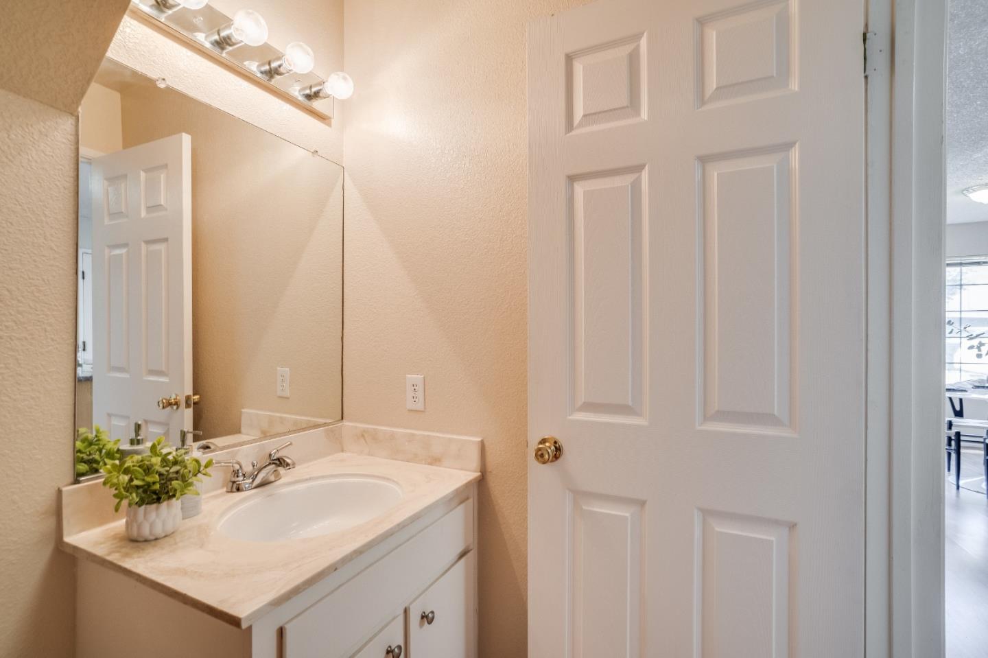 Detail Gallery Image 16 of 41 For 5454 Colony Green Dr, San Jose,  CA 95123 - 2 Beds | 2/1 Baths