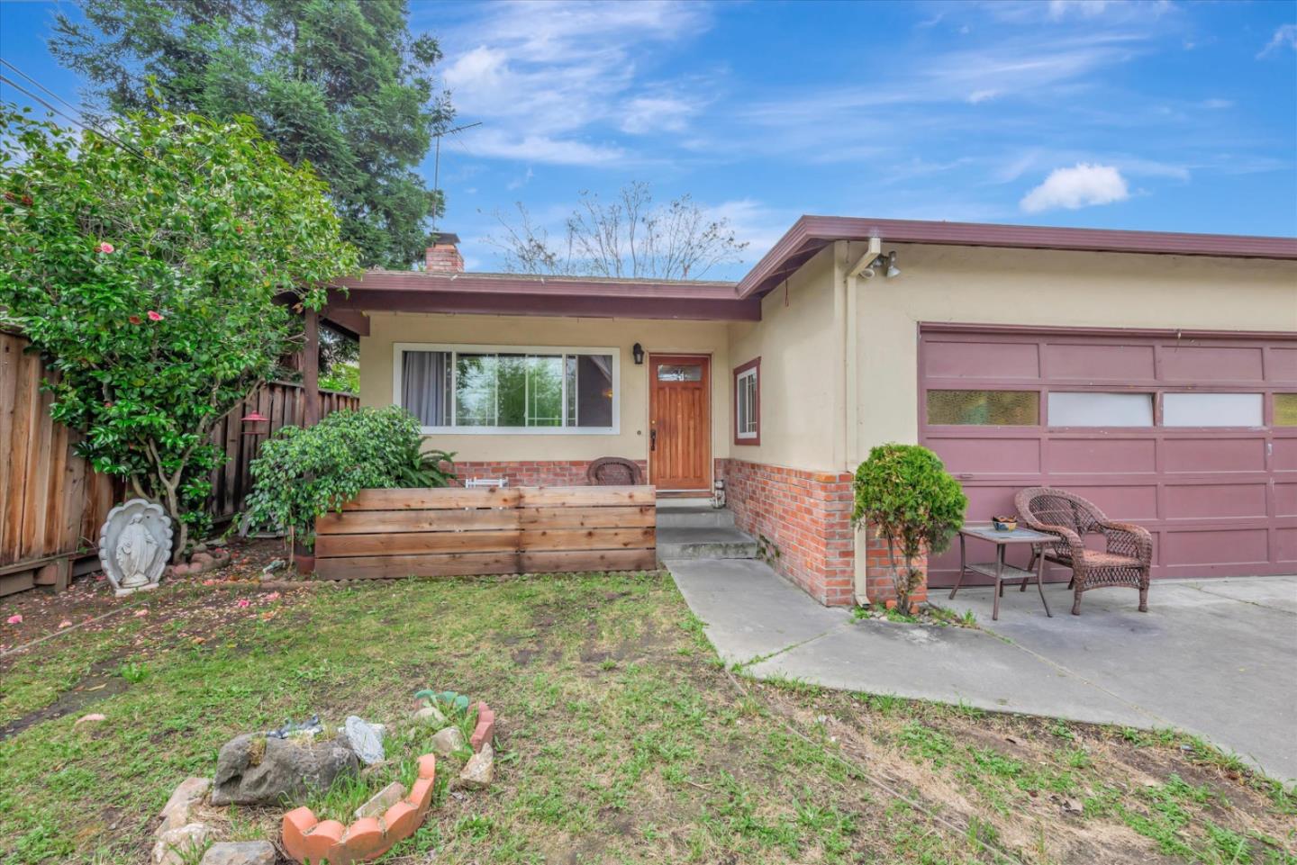 Photo of 2171 Leland Ave in Mountain View, CA