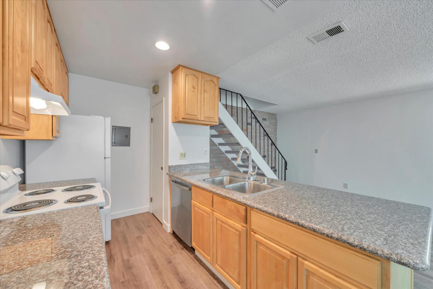 Detail Gallery Image 15 of 31 For 4777 Clydelle Ave #2,  San Jose,  CA 95124 - 2 Beds | 1 Baths