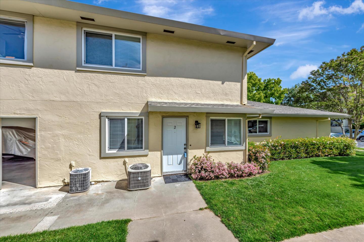 Detail Gallery Image 2 of 31 For 4777 Clydelle Ave #2,  San Jose,  CA 95124 - 2 Beds | 1 Baths