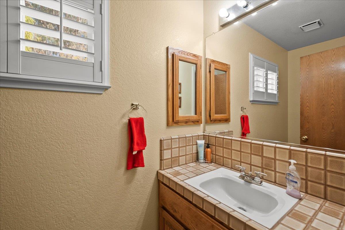 Detail Gallery Image 22 of 28 For 1050 Tilton Dr, Sunnyvale,  CA 94087 - 2 Beds | 2 Baths