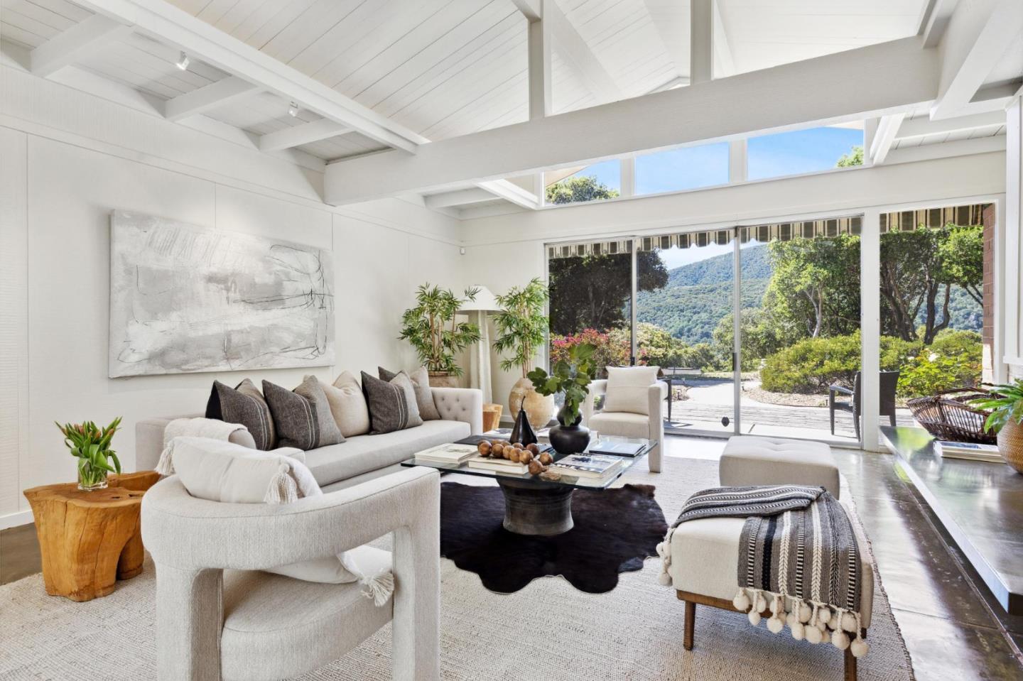 Detail Gallery Image 12 of 60 For 19 Ring Ln, Carmel Valley,  CA 93924 - 5 Beds | 4/1 Baths