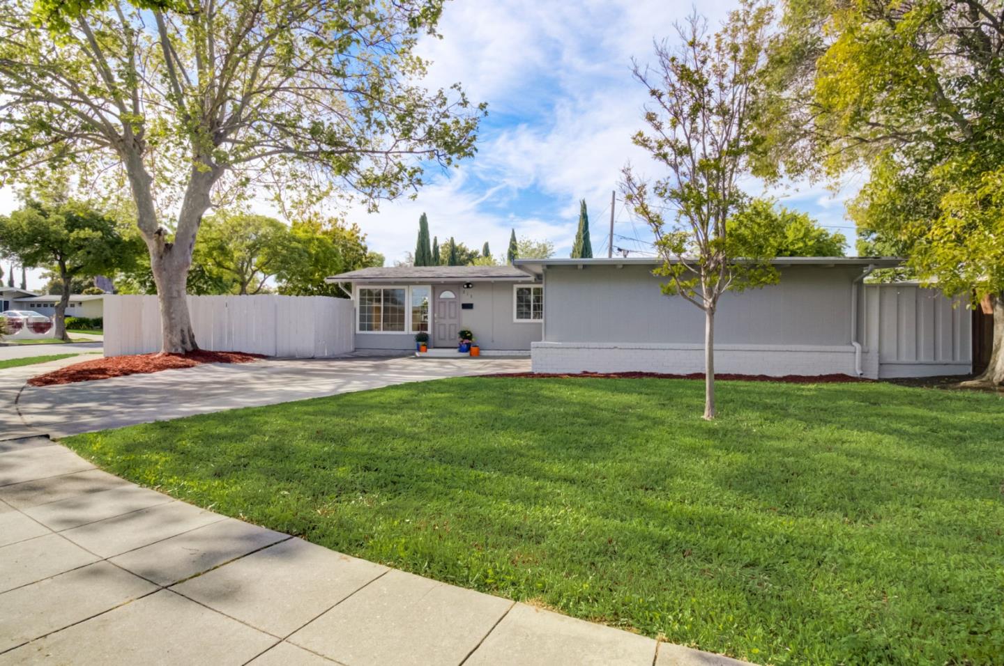 Photo of 213 Velvetlake Dr in Sunnyvale, CA