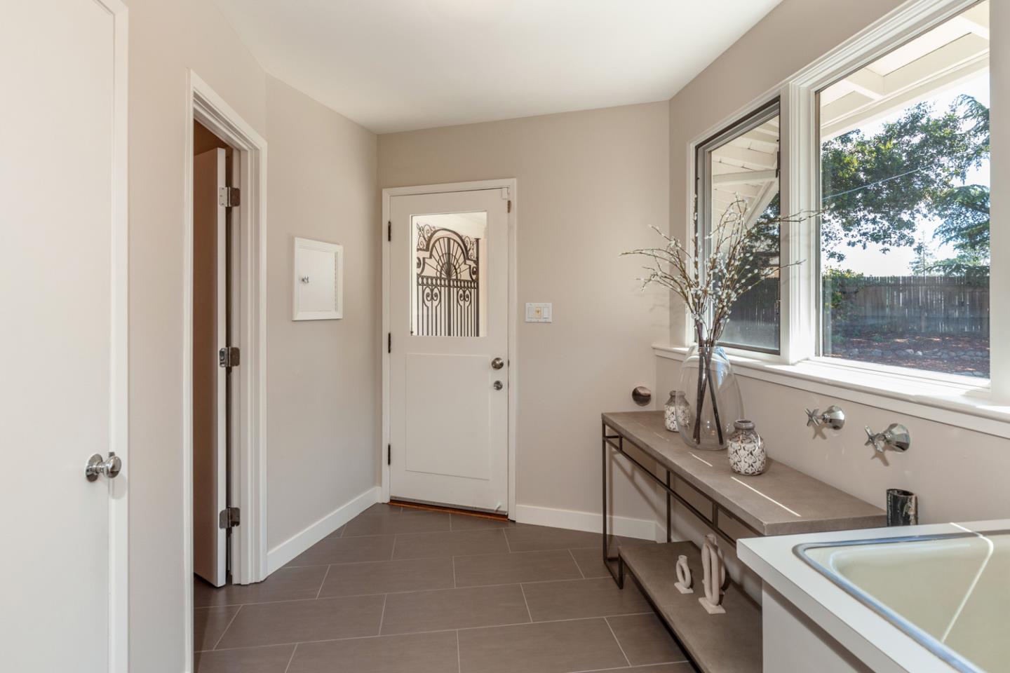 Detail Gallery Image 12 of 33 For 906 Lundy Ln, Los Altos,  CA 94024 - 4 Beds | 2/1 Baths