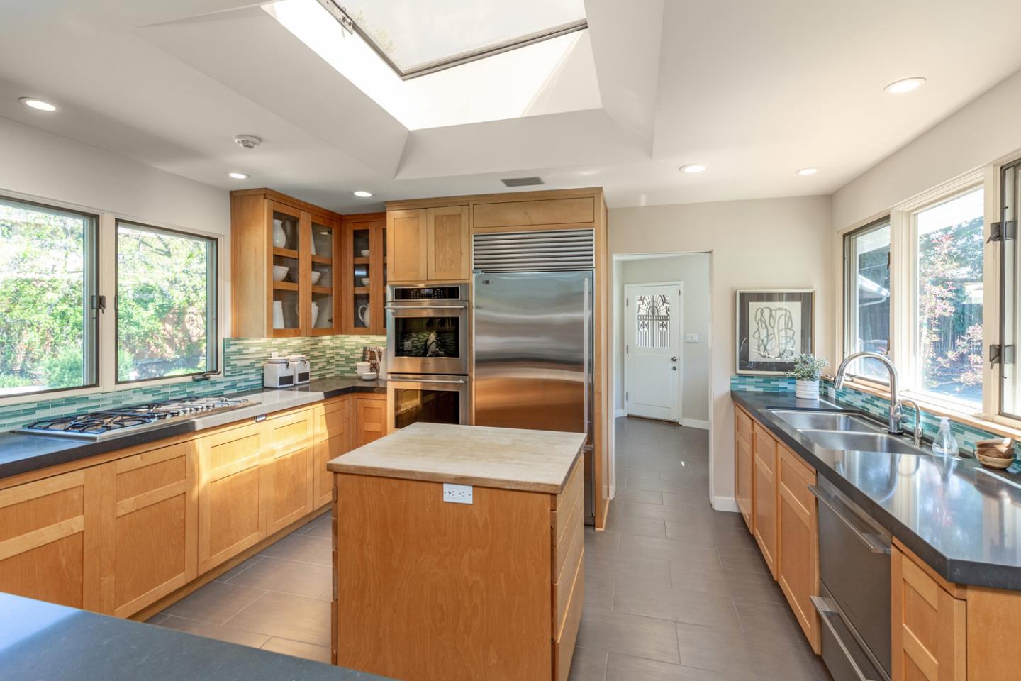 Detail Gallery Image 4 of 33 For 906 Lundy Ln, Los Altos,  CA 94024 - 4 Beds | 2/1 Baths