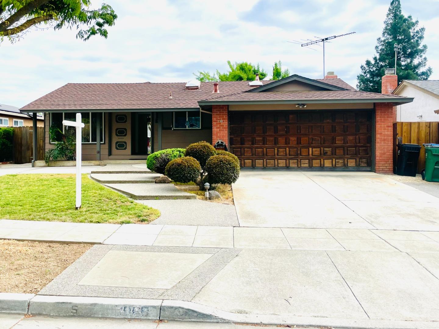 Detail Gallery Image 1 of 1 For 3066 Lynview Dr, San Jose,  CA 95148 - 3 Beds | 2 Baths