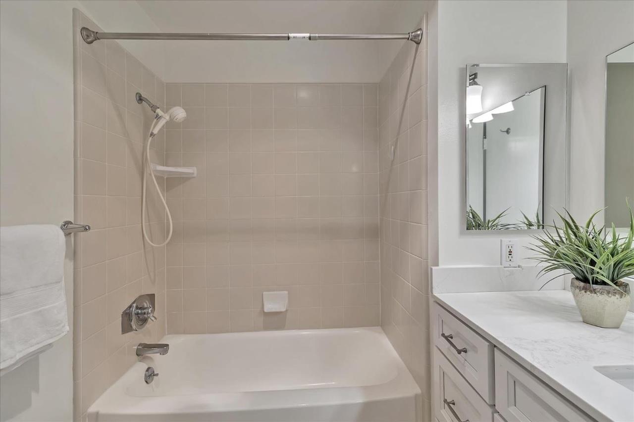 Detail Gallery Image 17 of 31 For 1515 Arc Way #209,  Burlingame,  CA 94010 - 1 Beds | 1 Baths