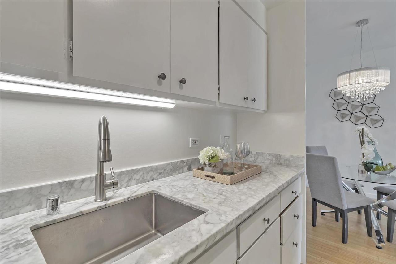 Detail Gallery Image 9 of 31 For 1515 Arc Way #209,  Burlingame,  CA 94010 - 1 Beds | 1 Baths