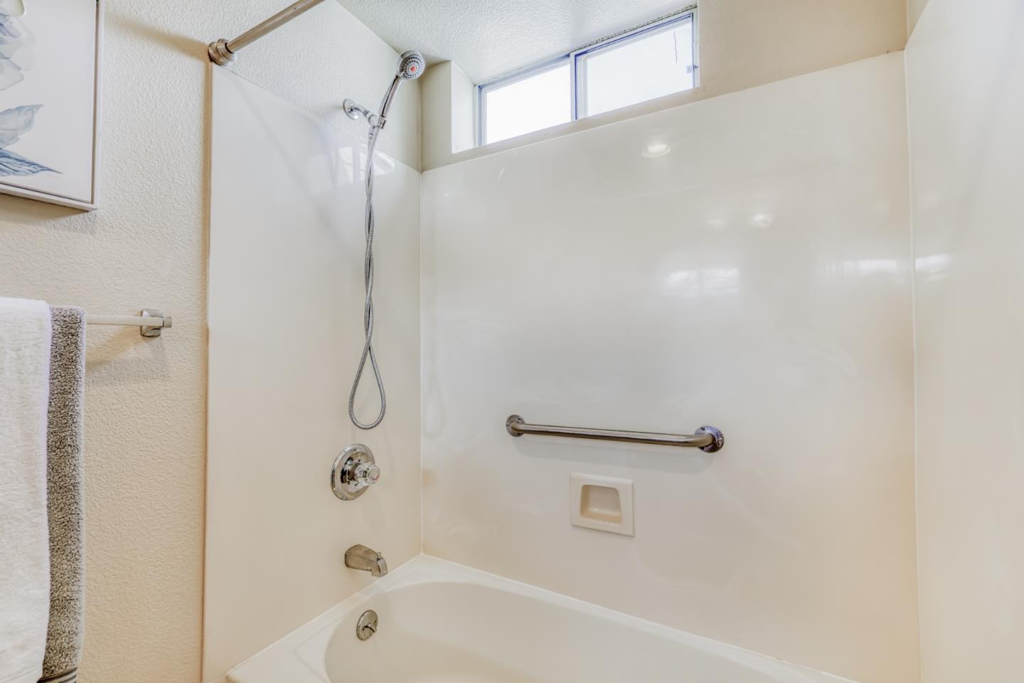 Detail Gallery Image 34 of 47 For 376 Meridian Dr, Redwood City,  CA 94065 - 2 Beds | 2/1 Baths