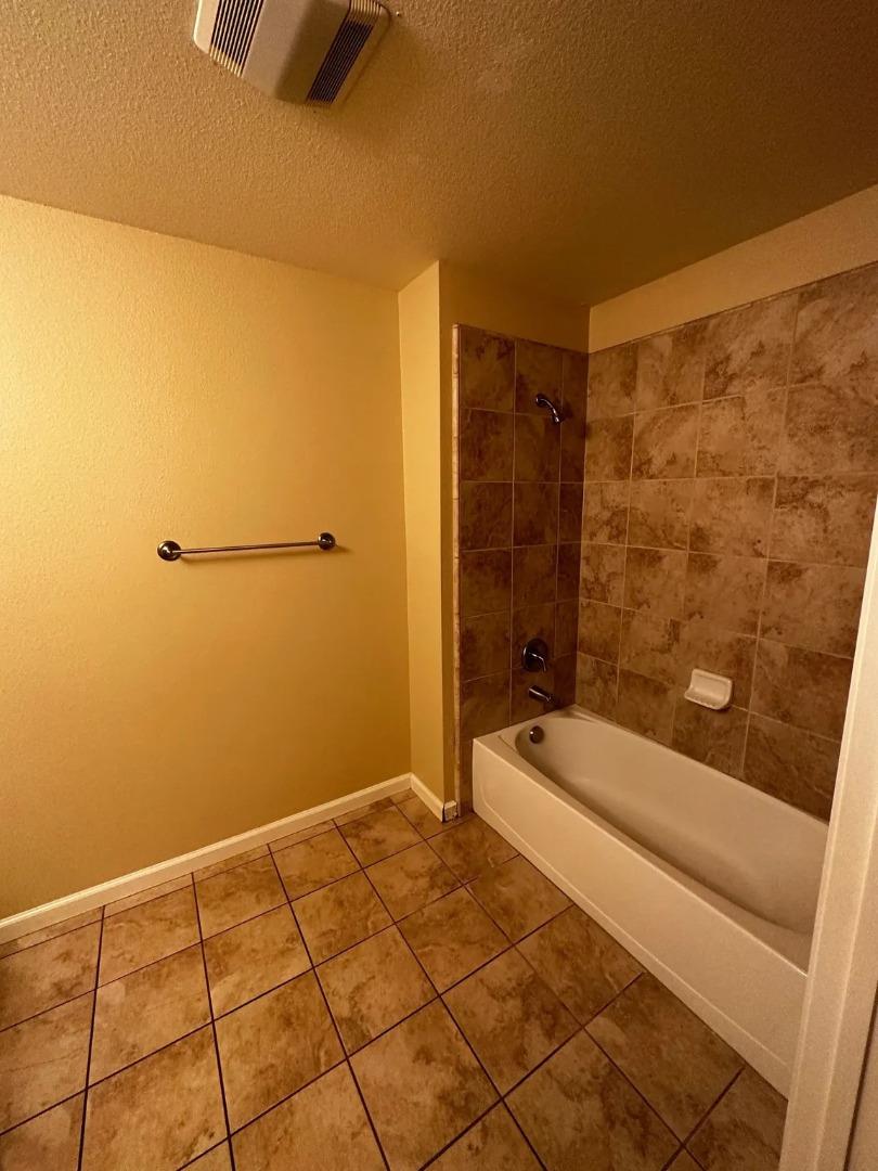 Detail Gallery Image 8 of 14 For 425 Acacia #2,  Tracy,  CA 95376 - 2 Beds | 2 Baths