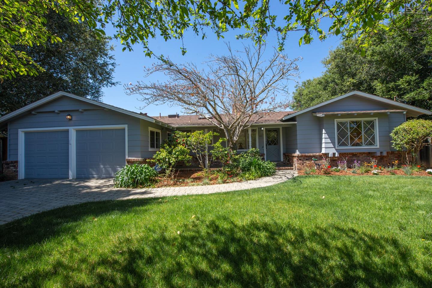 Photo of 660 Torwood Ln in Los Altos, CA