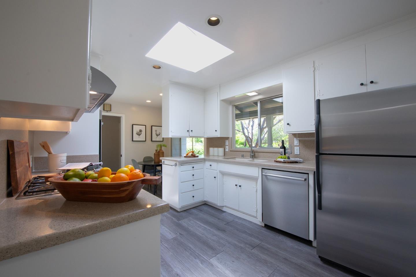Detail Gallery Image 13 of 34 For 660 Torwood Ln, Los Altos,  CA 94022 - 3 Beds | 2/1 Baths