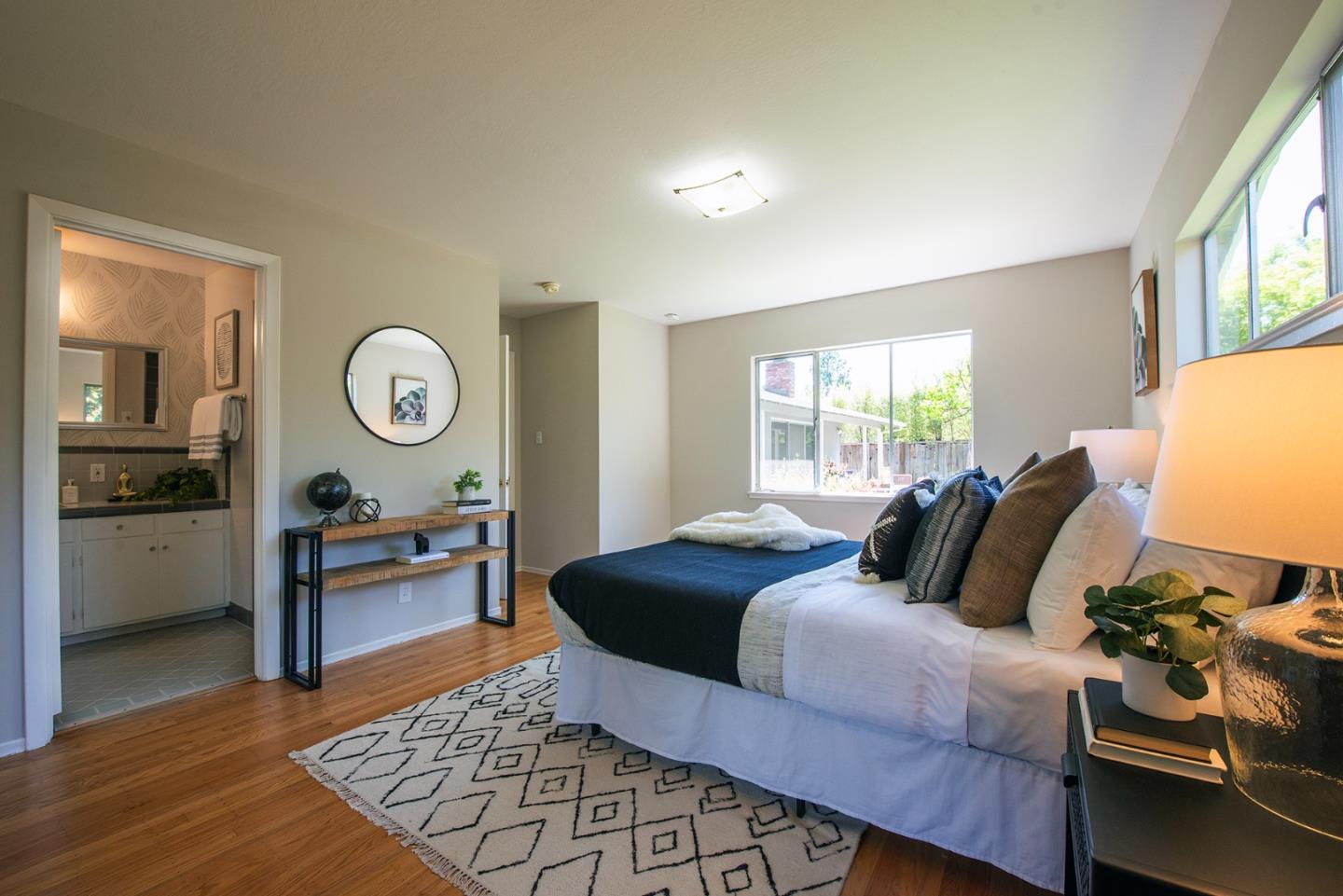 Detail Gallery Image 21 of 34 For 660 Torwood Ln, Los Altos,  CA 94022 - 3 Beds | 2/1 Baths