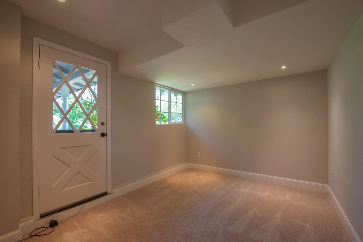 Detail Gallery Image 28 of 34 For 660 Torwood Ln, Los Altos,  CA 94022 - 3 Beds | 2/1 Baths