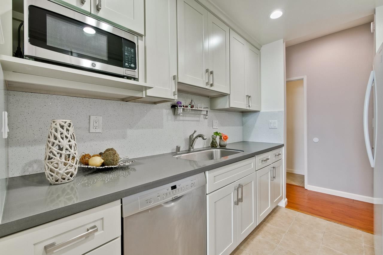 Detail Gallery Image 12 of 35 For 2269 Armada Way, San Mateo,  CA 94404 - 2 Beds | 2/1 Baths