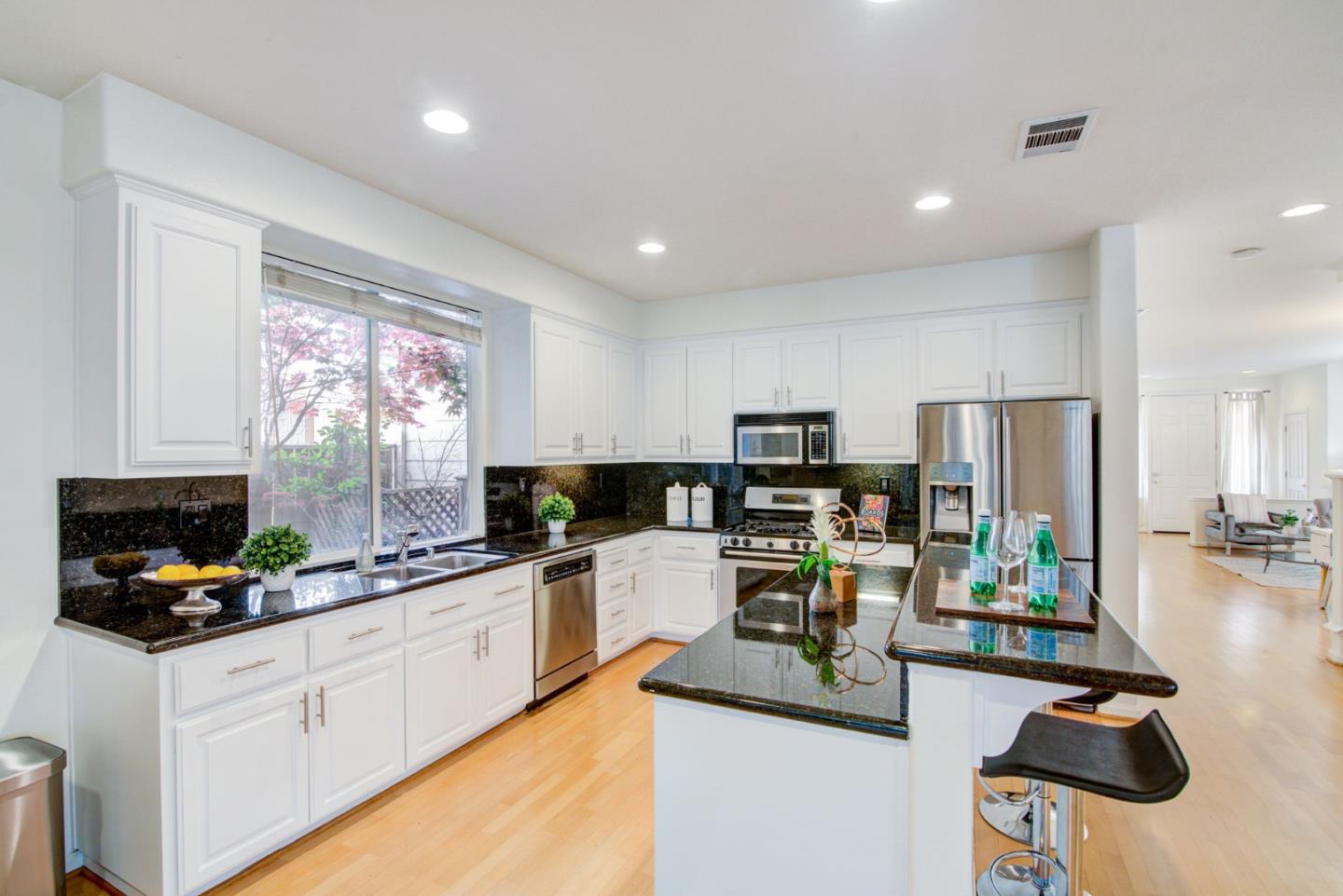 Detail Gallery Image 20 of 67 For 949 Mouton Cir, East Palo Alto,  CA 94303 - 4 Beds | 2/1 Baths