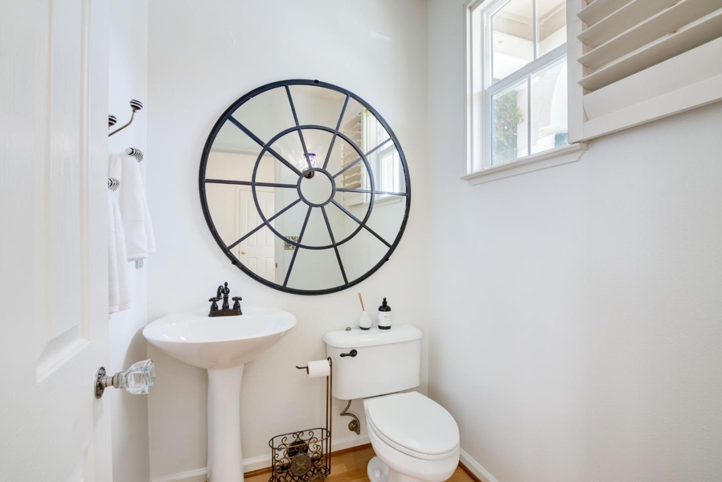 Detail Gallery Image 25 of 67 For 949 Mouton Cir, East Palo Alto,  CA 94303 - 4 Beds | 2/1 Baths