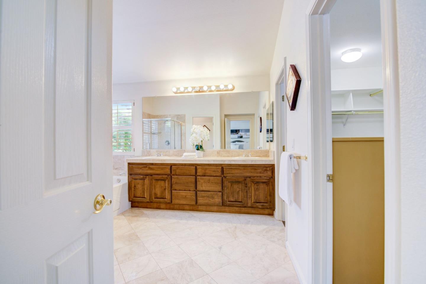 Detail Gallery Image 30 of 67 For 949 Mouton Cir, East Palo Alto,  CA 94303 - 4 Beds | 2/1 Baths