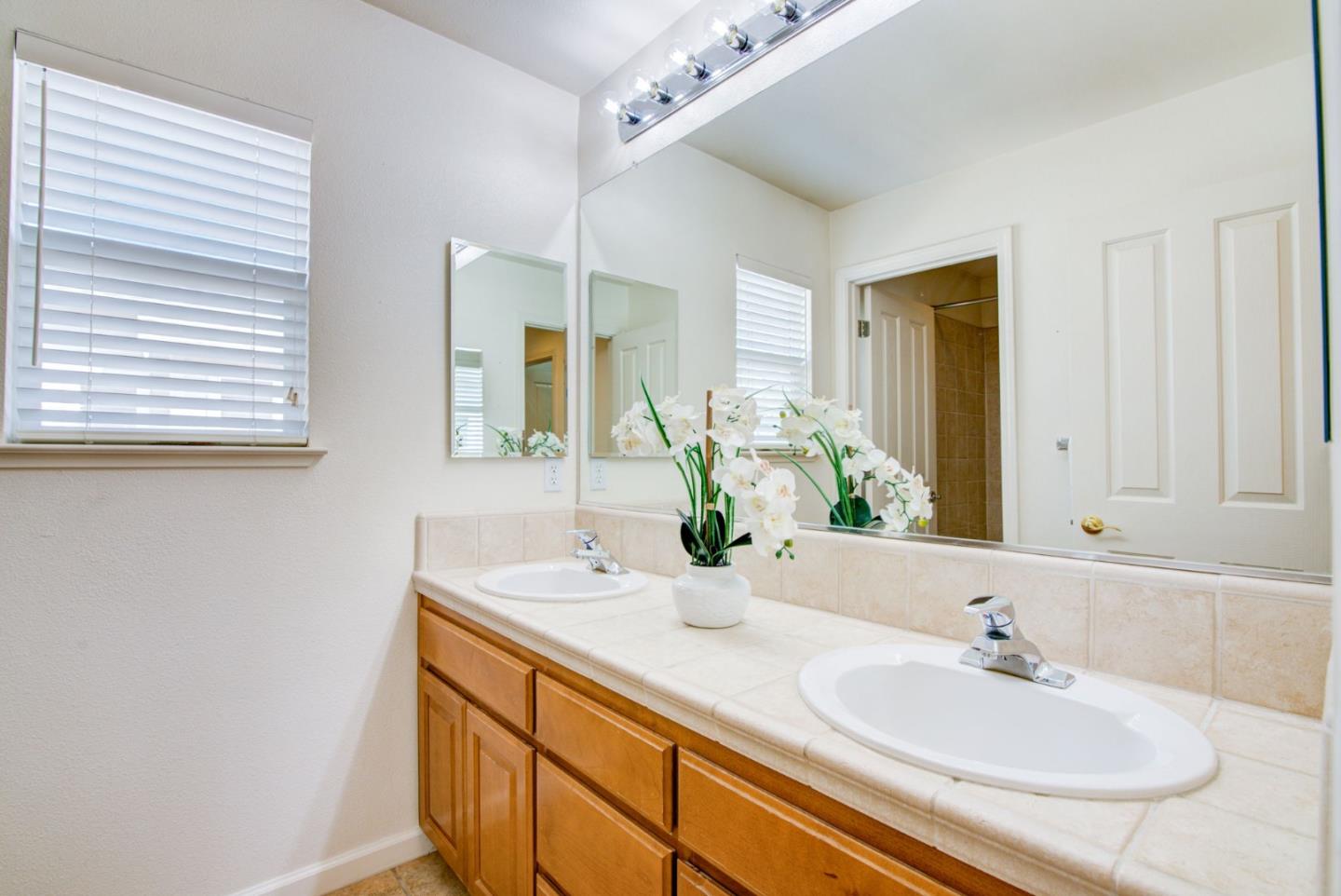 Detail Gallery Image 36 of 67 For 949 Mouton Cir, East Palo Alto,  CA 94303 - 4 Beds | 2/1 Baths