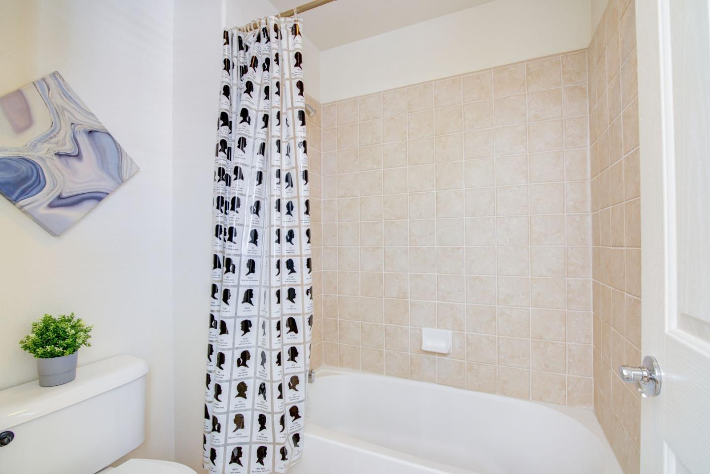 Detail Gallery Image 37 of 67 For 949 Mouton Cir, East Palo Alto,  CA 94303 - 4 Beds | 2/1 Baths