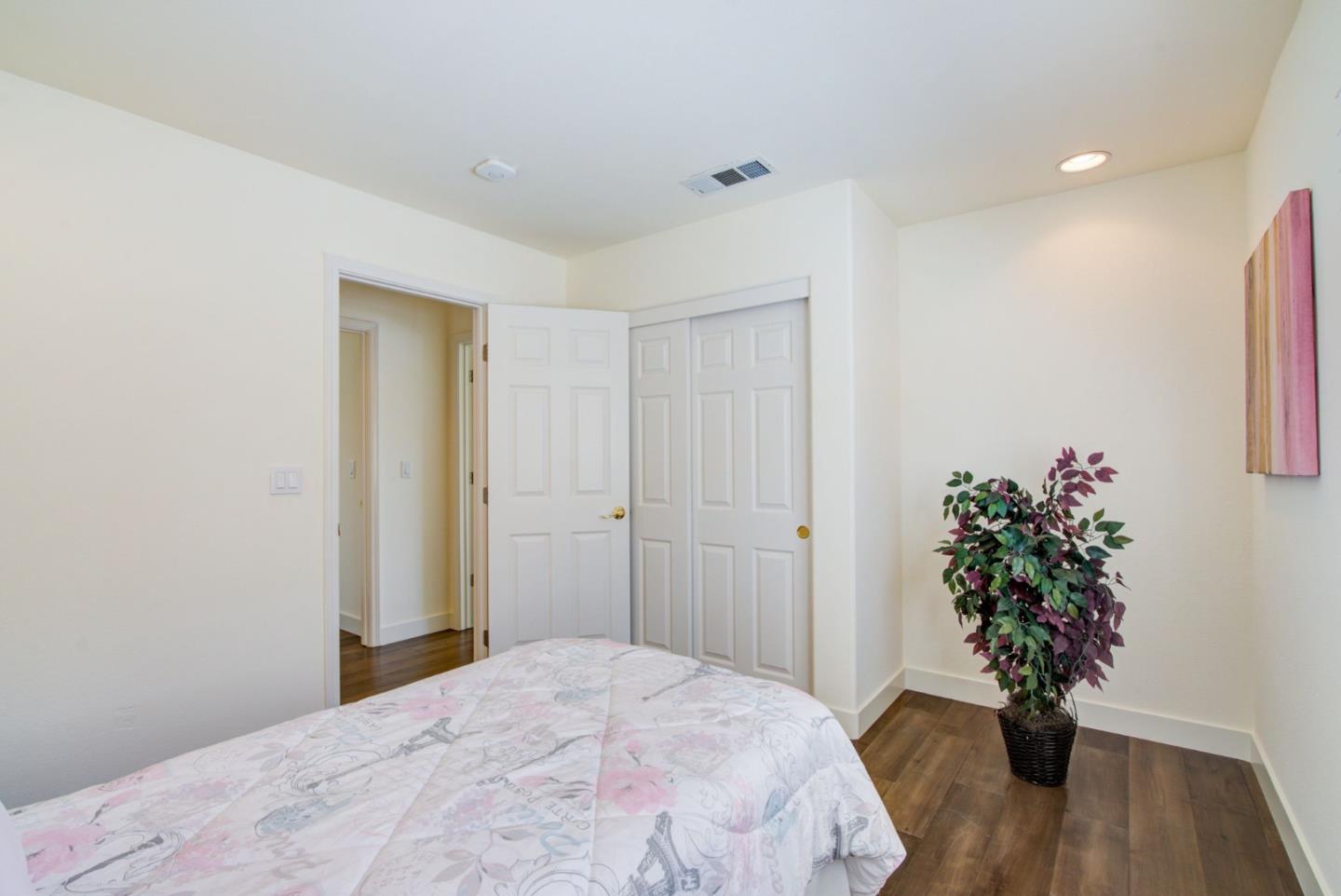 Detail Gallery Image 42 of 67 For 949 Mouton Cir, East Palo Alto,  CA 94303 - 4 Beds | 2/1 Baths