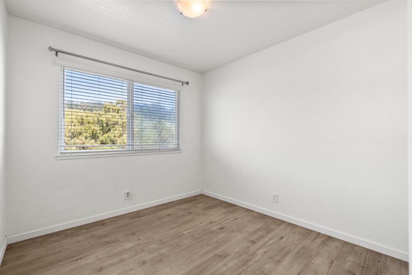 Detail Gallery Image 31 of 48 For 1303 Rosita Rd, Pacifica,  CA 94044 - 3 Beds | 2/1 Baths
