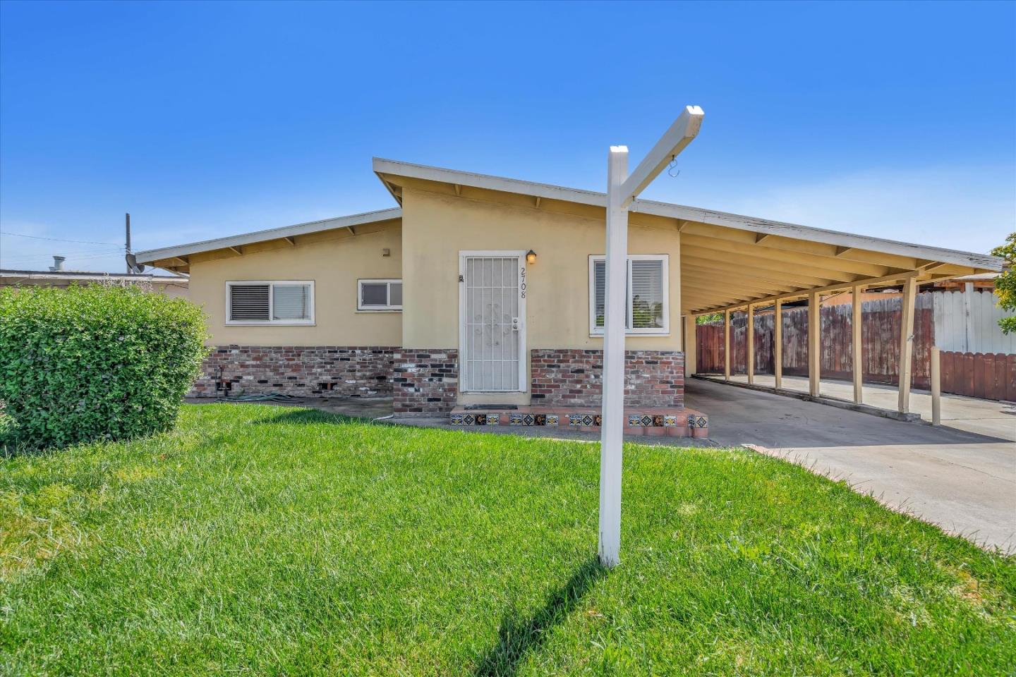 Detail Gallery Image 1 of 24 For 2708 Coventry Dr, San Jose,  CA 95127 - 3 Beds | 2 Baths