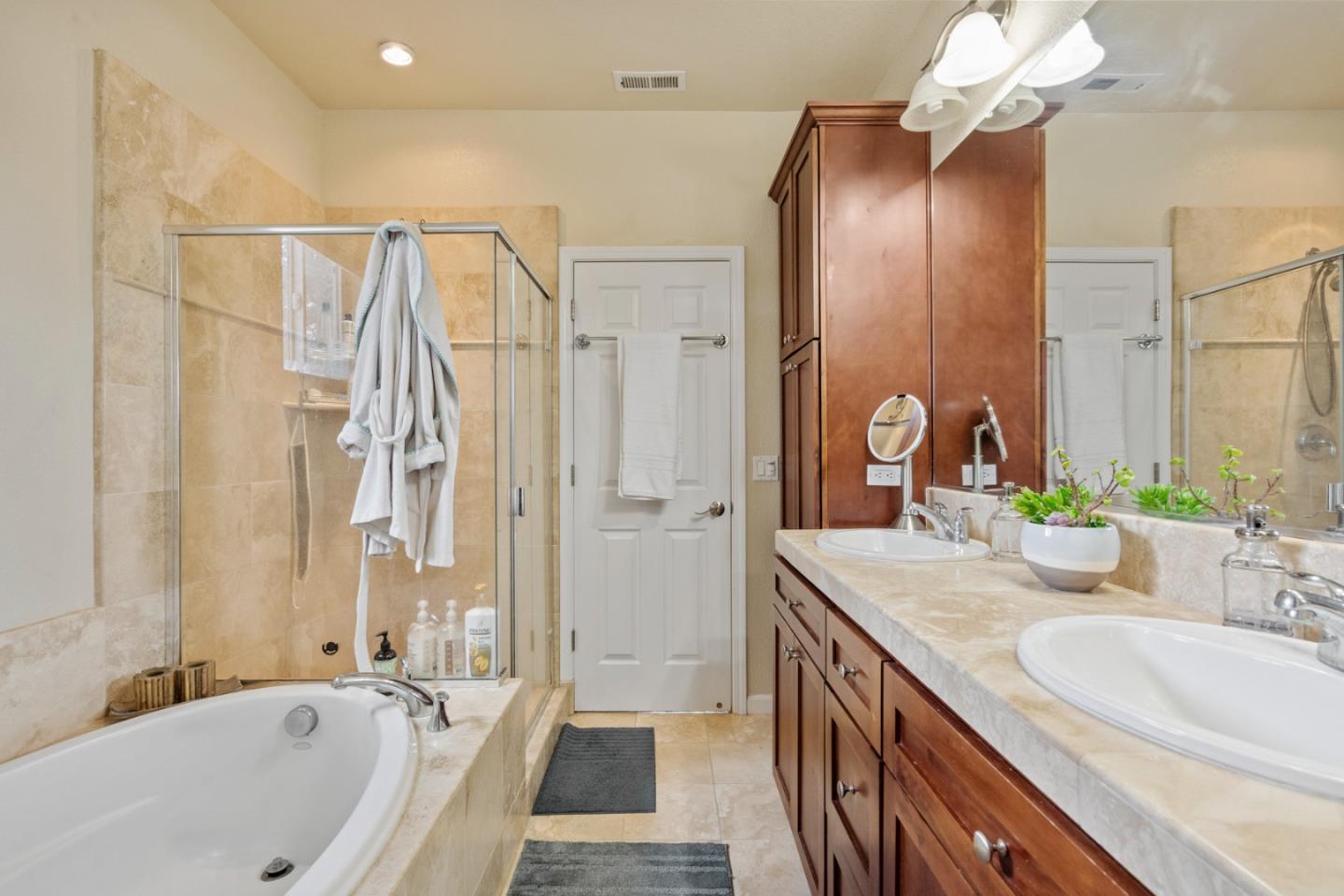 Detail Gallery Image 14 of 23 For 97 Esfahan Dr, San Jose,  CA 95111 - 3 Beds | 2/1 Baths