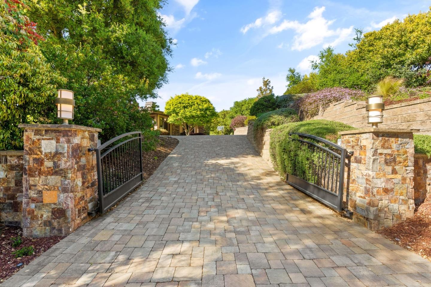 Detail Gallery Image 1 of 1 For 26063 Todd Ln, Los Altos Hills,  CA 94022 - 4 Beds | 6/1 Baths