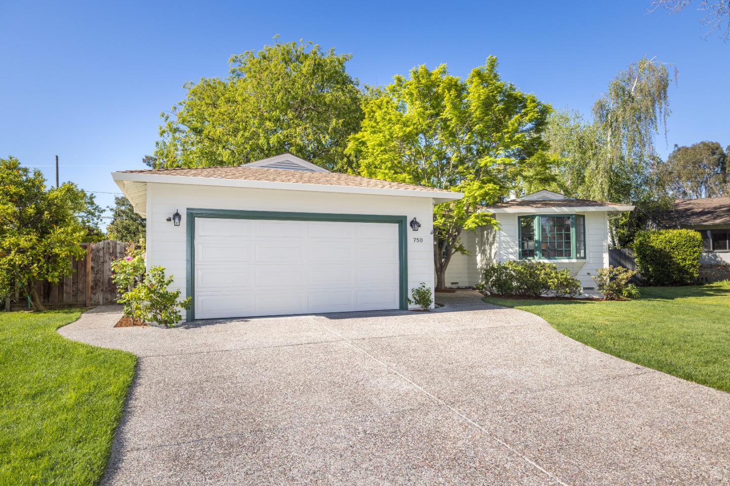 Photo of 750 Stone Ln in Palo Alto, CA