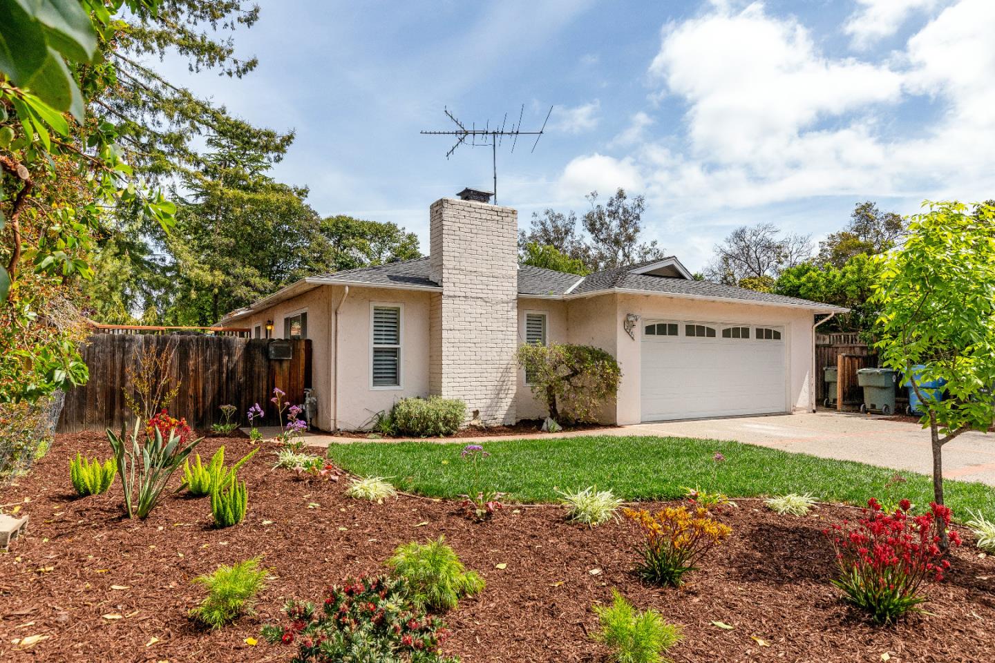 Detail Gallery Image 1 of 17 For 2391 Carmel Dr, Palo Alto,  CA 94303 - 4 Beds | 2 Baths