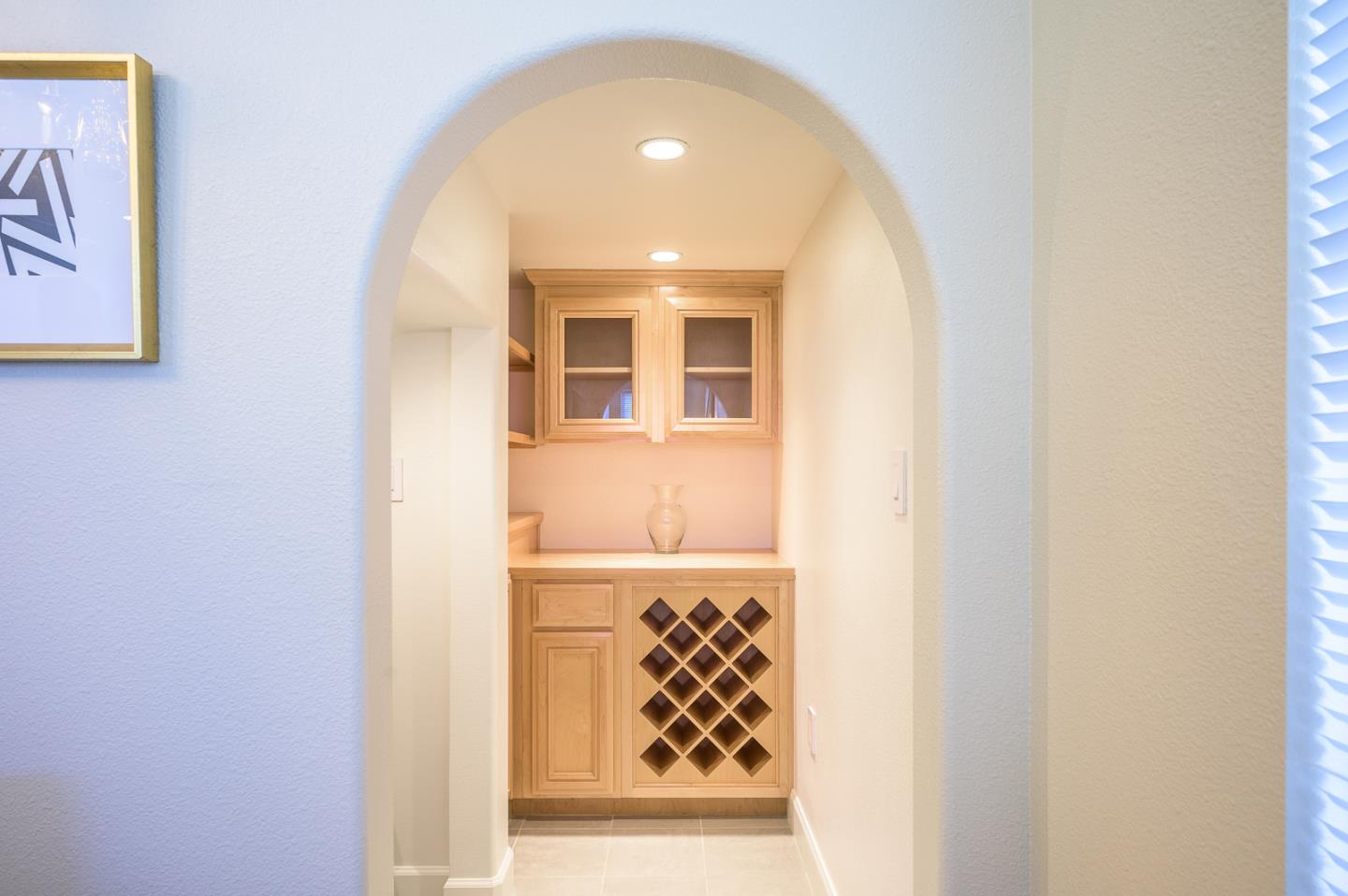 Detail Gallery Image 10 of 45 For 1791 Woodhaven Pl, Mountain View,  CA 94041 - 6 Beds | 3/1 Baths