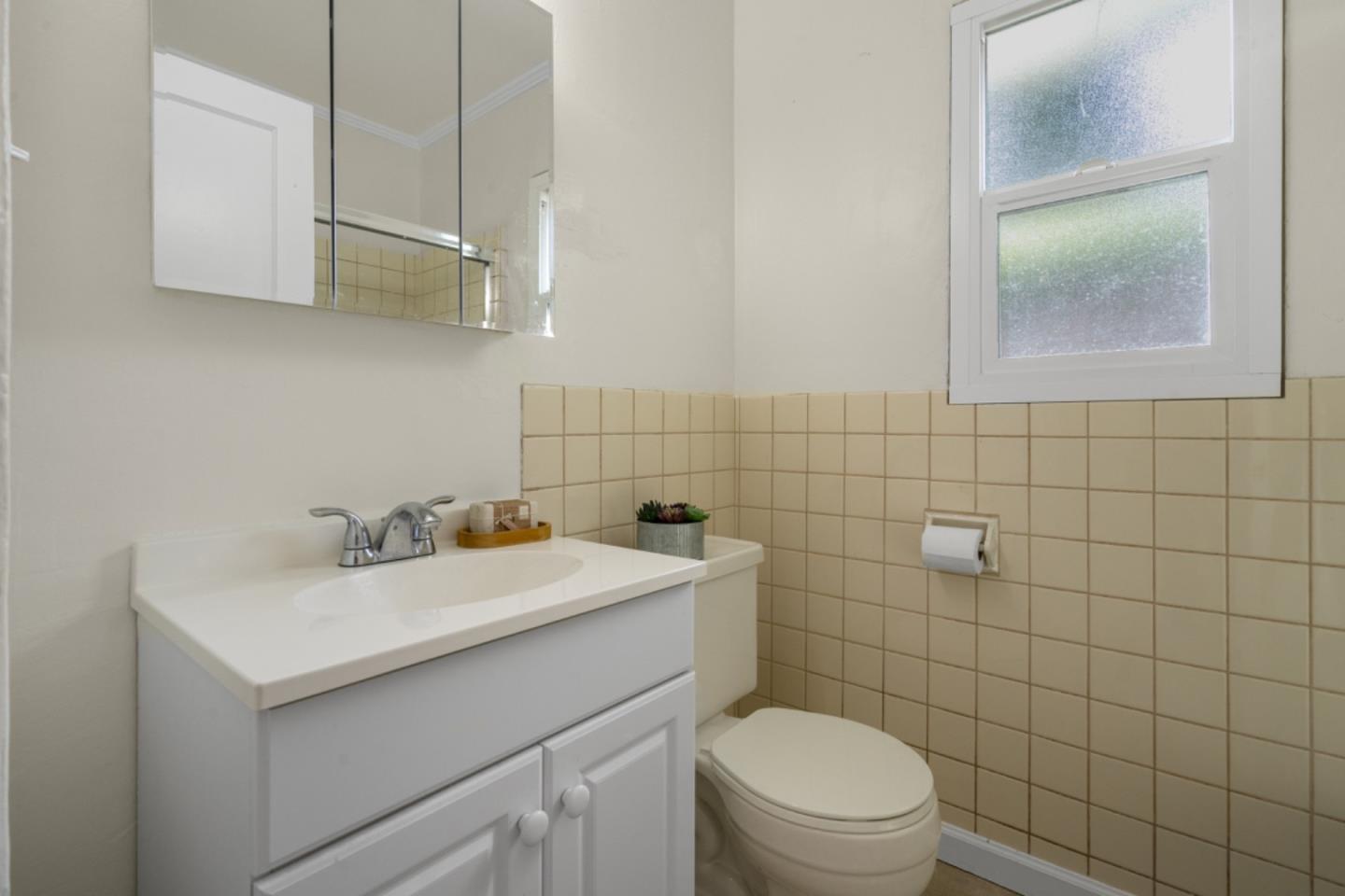 Detail Gallery Image 21 of 43 For 3313 Bryant St, Palo Alto,  CA 94306 - 3 Beds | 1 Baths