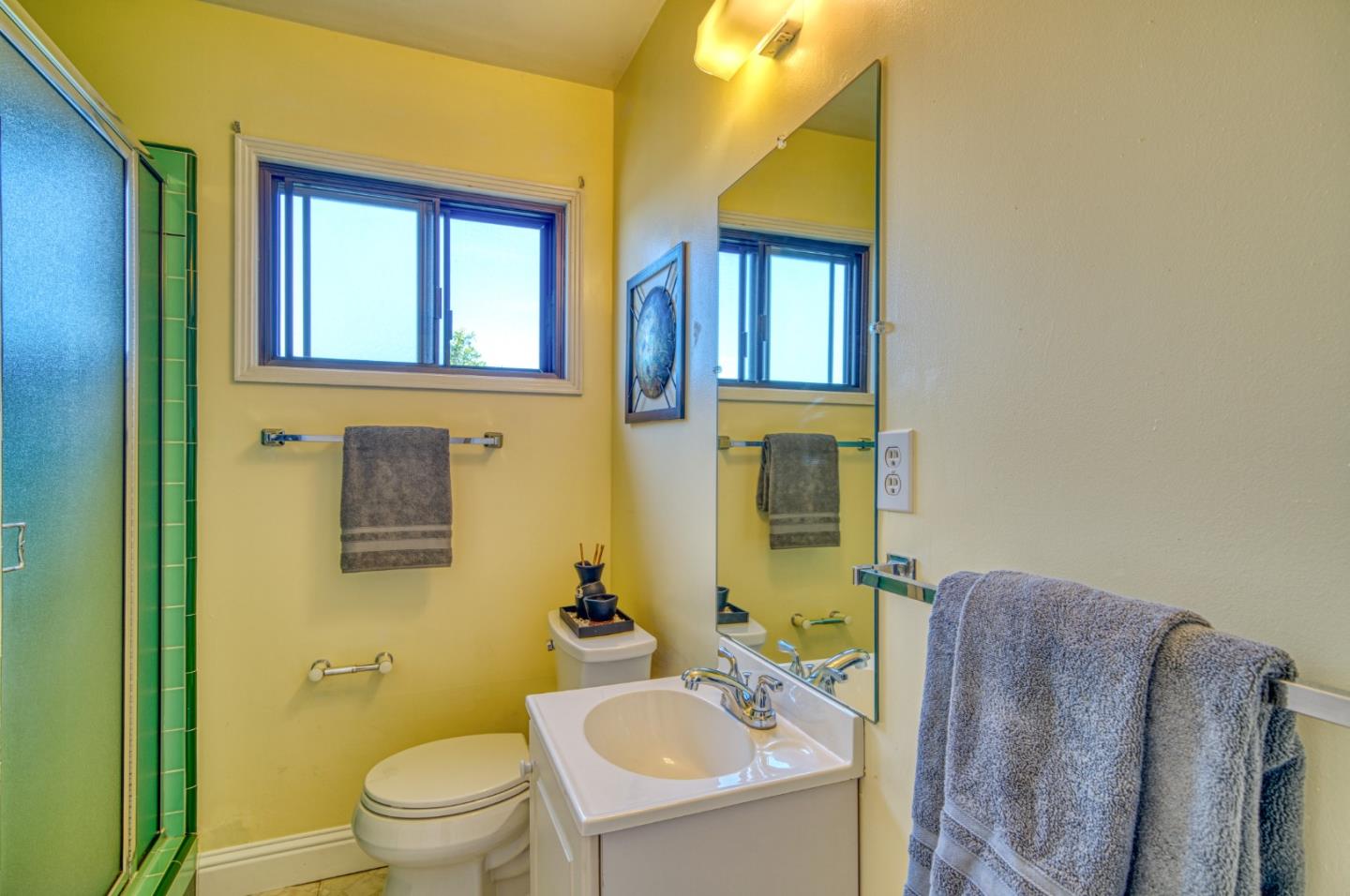 Detail Gallery Image 23 of 34 For 172 Garnet Ave, San Carlos,  CA 94070 - 3 Beds | 2 Baths