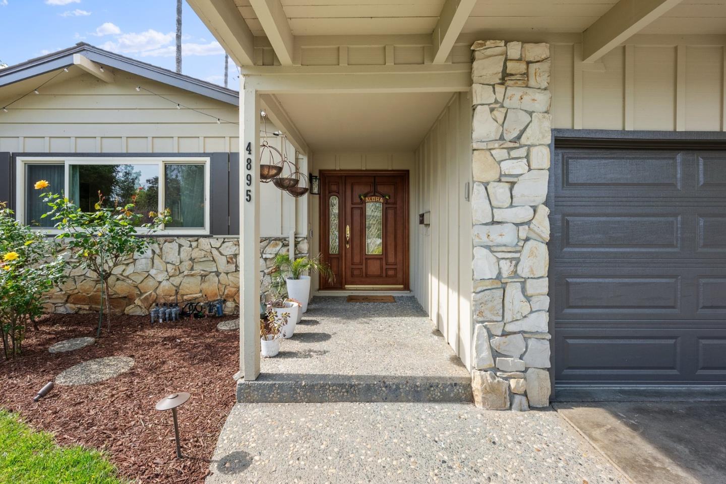 Detail Gallery Image 3 of 46 For 4895 Tonino Dr, San Jose,  CA 95136 - 4 Beds | 2/1 Baths