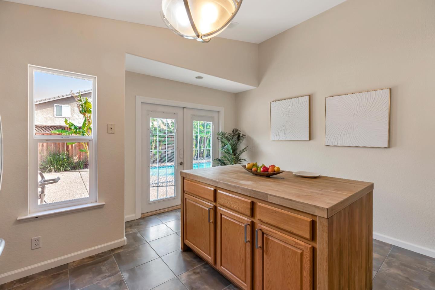 Detail Gallery Image 11 of 57 For 181 San Tropez Dr, Hollister,  CA 95023 - 3 Beds | 2 Baths