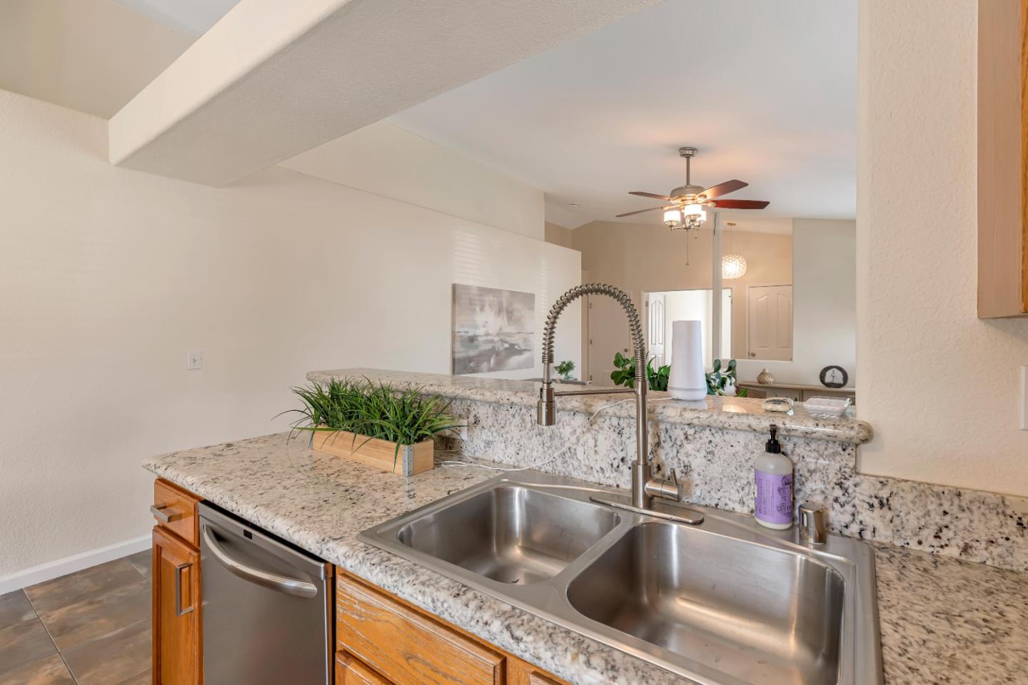 Detail Gallery Image 12 of 57 For 181 San Tropez Dr, Hollister,  CA 95023 - 3 Beds | 2 Baths