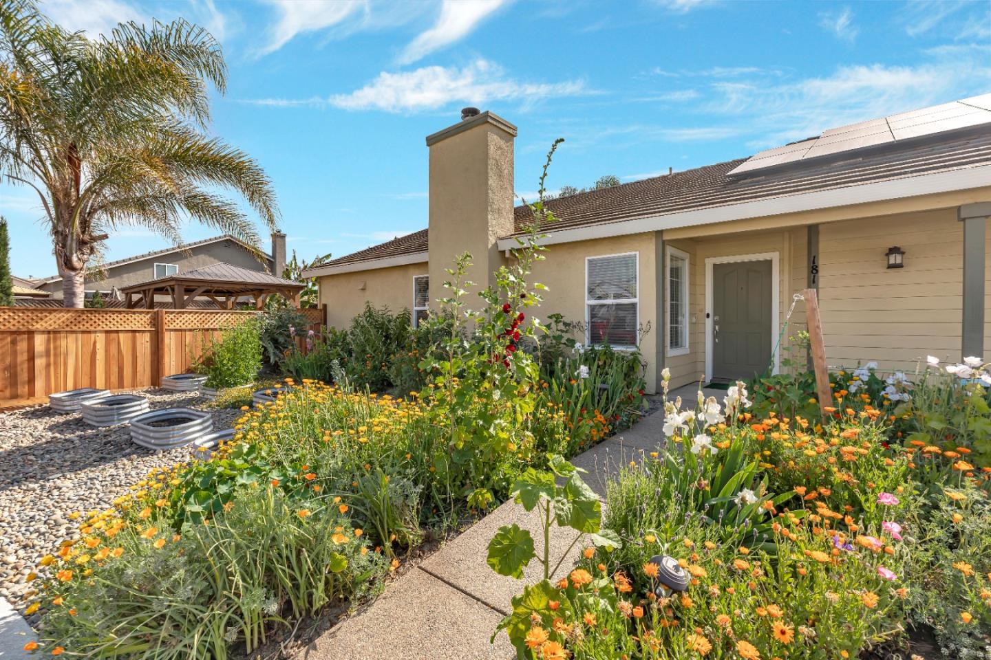 Detail Gallery Image 3 of 57 For 181 San Tropez Dr, Hollister,  CA 95023 - 3 Beds | 2 Baths