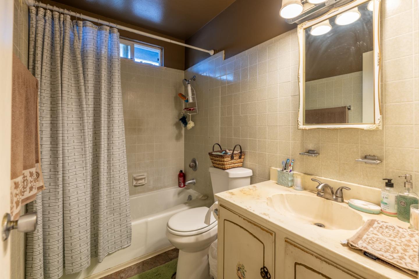 Detail Gallery Image 11 of 18 For 262 Hushbeck Ave, Watsonville,  CA 95076 - 2 Beds | 1 Baths