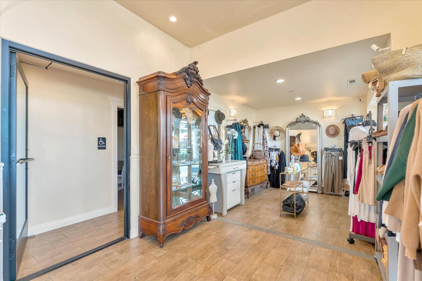 Detail Gallery Image 22 of 38 For 1066 41st Ave #A103,  Capitola,  CA 95010 - – Beds | – Baths
