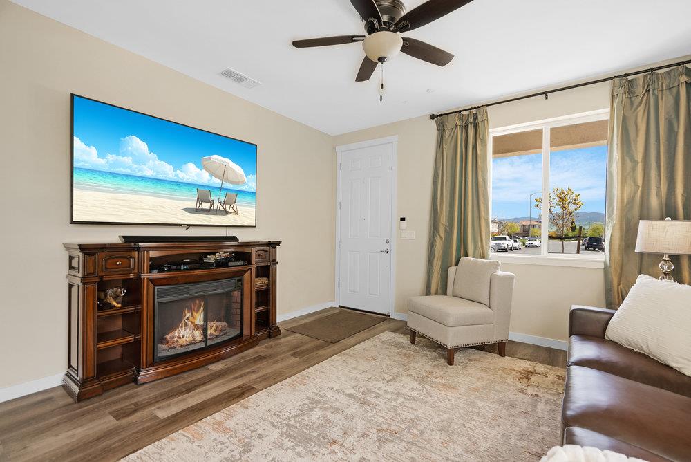 Detail Gallery Image 10 of 67 For 1290 Marille Ln, Hollister,  CA 95023 - 3 Beds | 2/1 Baths